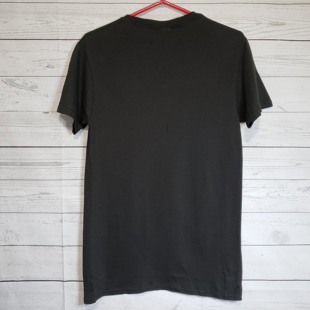 Music Heals Chicago Skyline Graphic Band T-Shirt - Picture 2 of 6